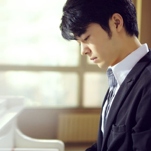 白嫩小脚老师玉足足h交视频
