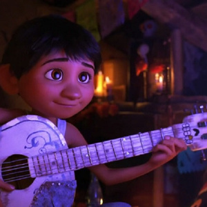 白嫩小脚老师玉足足h交视频
